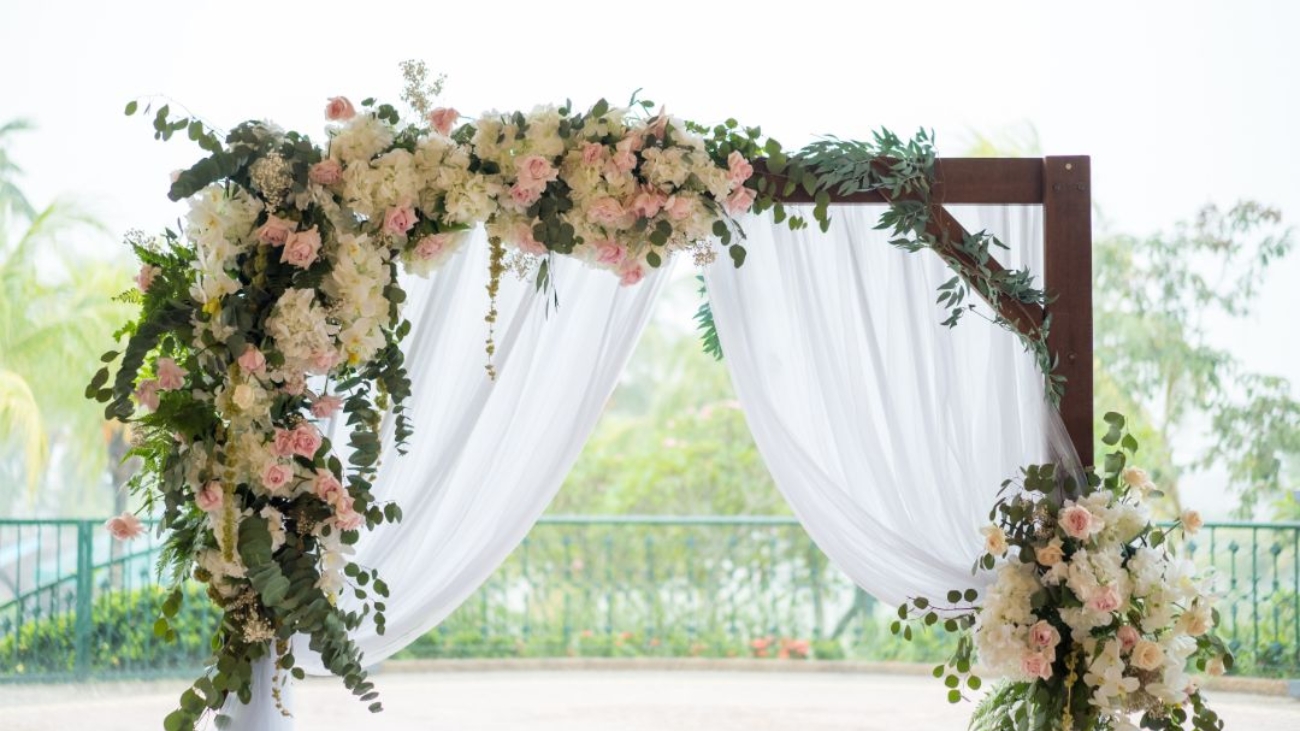 Designing Your Dream Wedding with the Perfect Floral Ensemble
